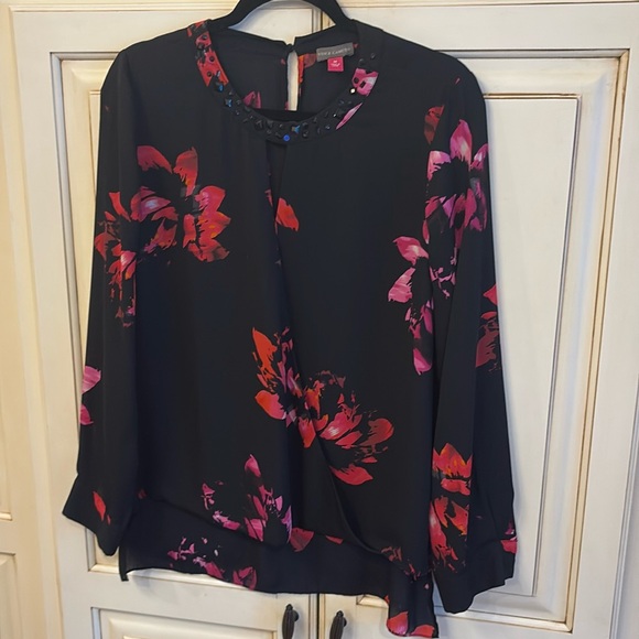 Vince Camuto Tops - New item! Vince Camuto blouse size medium peekaboo feature and beaded collar